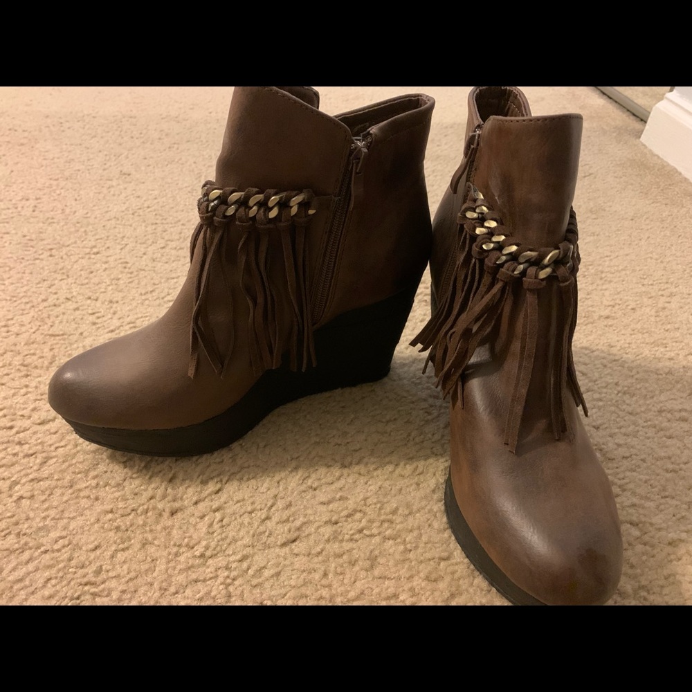 Sbicca Vintage Collection brown wedge boots